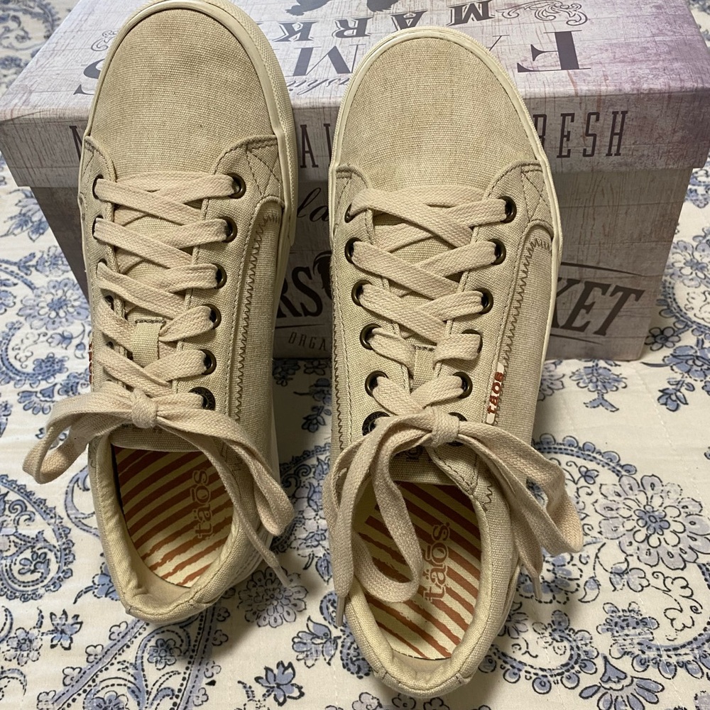 TAOS Canvas Sneakers Size 8.5
